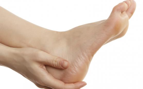 Այս տեսանյութը ցույց է տալիս պարզ  վարժություններ, որոնց օգնությամբ կարող եք ազատվել ոտնաթաթի ցավից