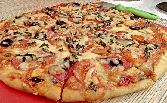 Եթե հոգնեք եք արագ սննդի կետերի պիցցաներից, ապա այս բաղադրատոմսը ձեր համար է․ Տնային պիցցա